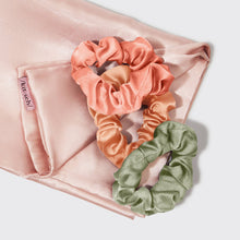 Load image into Gallery viewer, Holiday Satin Pillowcase &amp; Scrunchie 4pc Gift Set